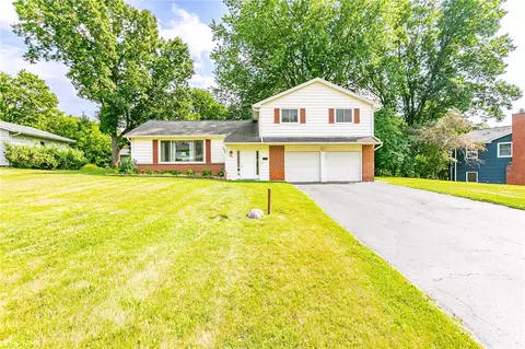 100 Hibiscus Dr, Rochester, NY 14618