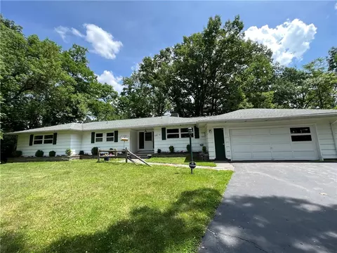 120 W Brook Rd, Pittsford, NY 14534