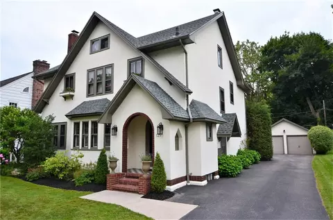 325 San Gabriel Dr, Rochester, NY 14610