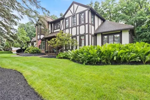 23 Briggsboro Ln, Perinton, NY 14450