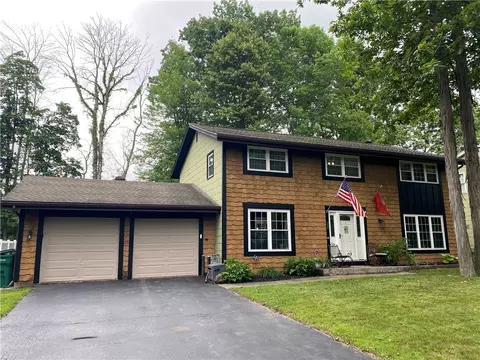 228 Apple Creek Ln, Greece, NY 14612