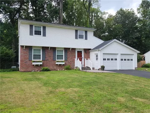 60 Sunset Trl, Perinton, NY 14450
