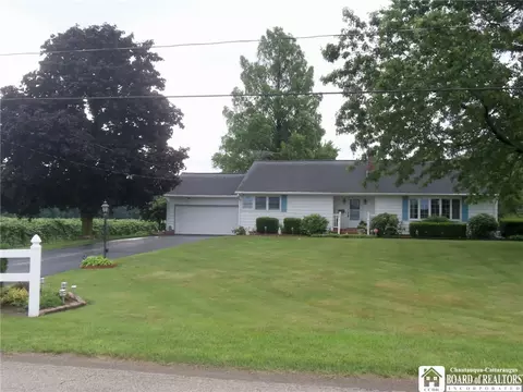 9808 Farel Rd, Pomfret, NY 14063