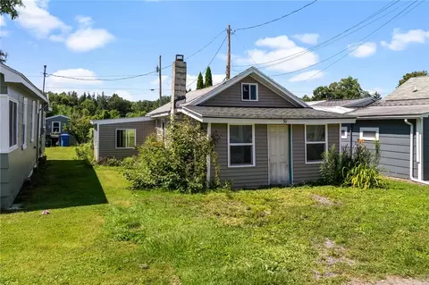 5025 Lake Apt 30 Rd, Williamson, NY 14589