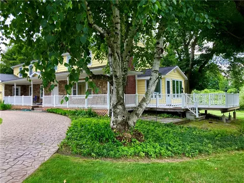 74 E Park Rd, Pittsford, NY 14534