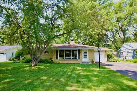 27 Poplar Dr, Rochester, NY 14625