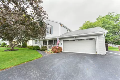 54 W Bend Dr, Greece, NY 14612