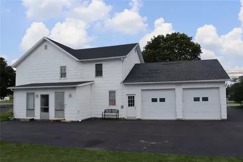 8412 E Main Rd, Le Roy, NY 14482