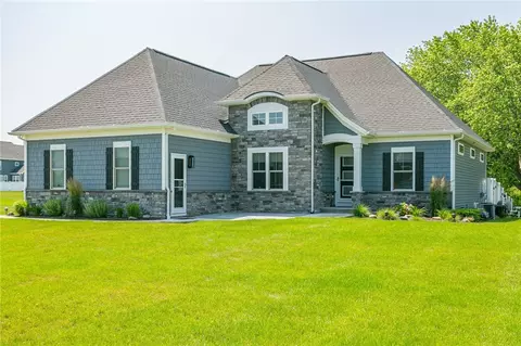 98 Kingsford Ln, Ogden, NY 14559