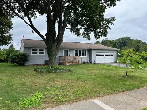 111 Verstreet Dr, Greece, NY 14616