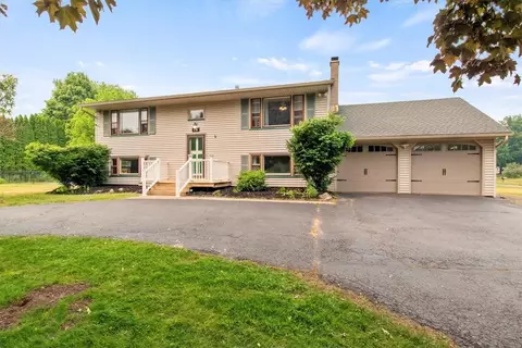 14 Denishire Dr, Ogden, NY 14624