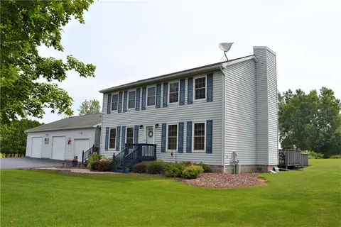 6151 N Lake Rd, Bergen, NY 14416
