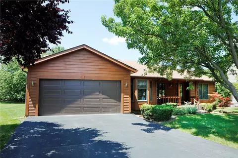 21 Delacorte Cir, Greece, NY 14612