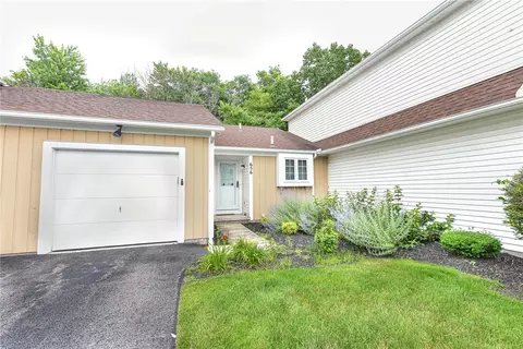 656 Neros Run, Webster, NY 14580