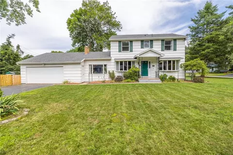 45 Smugglers Ln, Irondequoit, NY 14617
