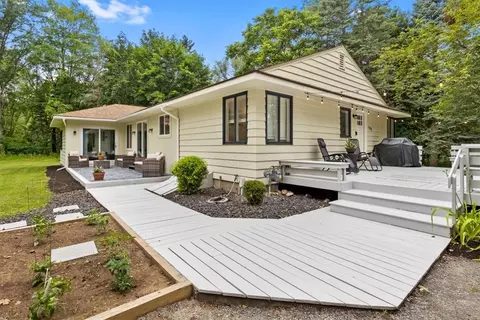 996 Willits Rd, Ontario, NY 14519