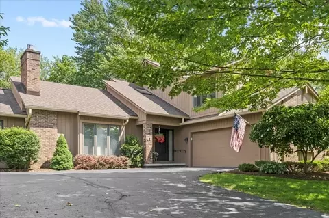 8 Shadow Pines Dr, Penfield, NY 14526