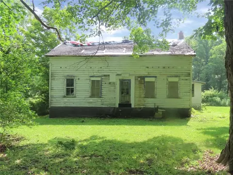 12854 Coolican Rd, Victory, NY 13143