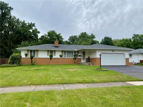 88 Fox Hall Dr, Irondequoit, NY 14609
