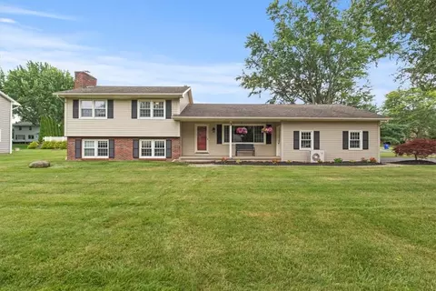 3 Valley View Dr, Brockport, NY 14420