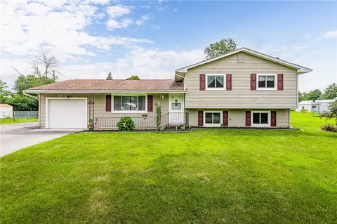 68 Apache Trl, Henrietta, NY 14467