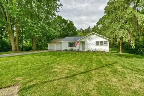 477 Gallup Rd, Spencerport, NY 14559