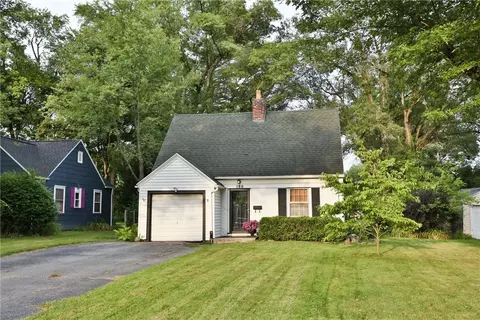 180 Valley Rd, Rochester, NY 14618