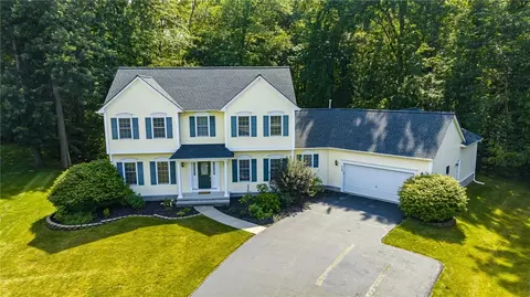 469 Sandystone Cir, Webster, NY 14580