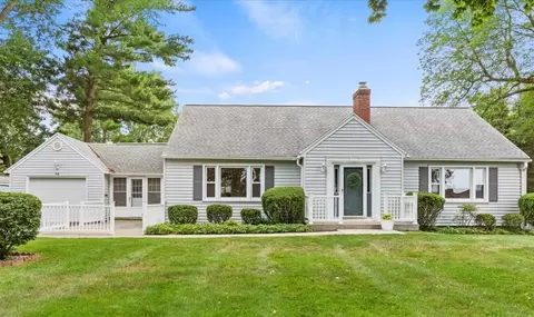 74 Hotchkiss Cir, Penfield, NY 14526