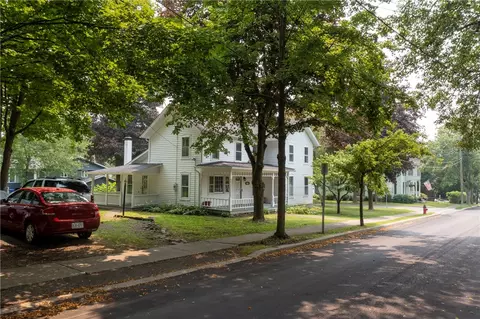 10 Vine St, Urbana, NY 14840