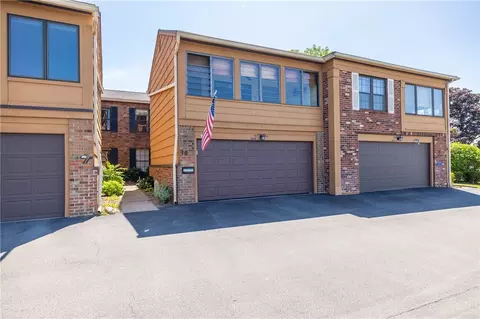 10 Beacon Hl, Perinton, NY 14450