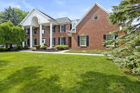 50 N Woodside Ln, Amherst, NY 14221