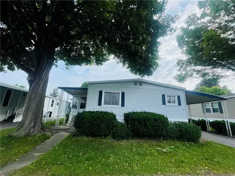 76 Onondaga Lane Ln, Manchester, NY 14504