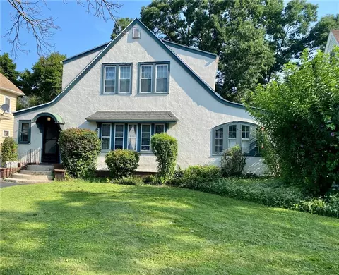 256 Scholfield Rd, Irondequoit, NY 14617