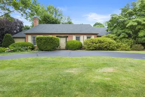 16 Brookwood Rd, Pittsford, NY 14534