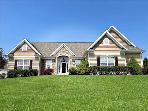 11 Tea Olive Ln, Perinton, NY 14450