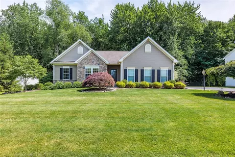 51 Galante Cir, Webster, NY 14580