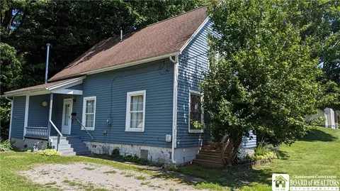 33 Lake Ave, Hanover, NY 14136