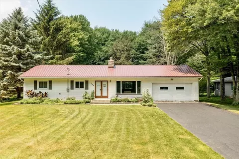 789 Gravel Rd, Webster, NY 14580