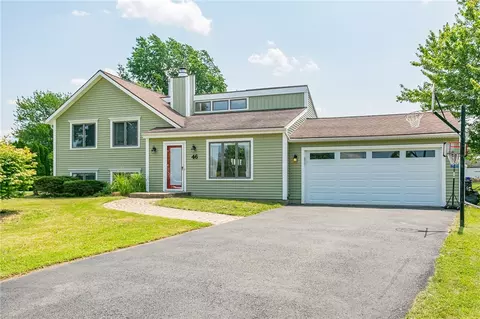 46 Weather Wood Ln, Greece, NY 14612