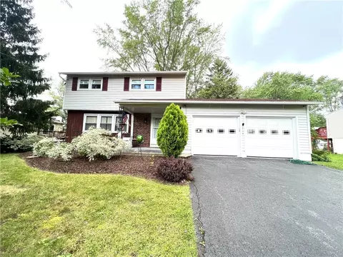 8001 Chariot Ln, Clay, NY 13090