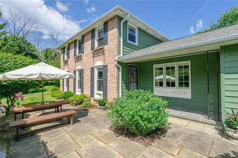 39 Country Corner Ln, Perinton, NY 14450