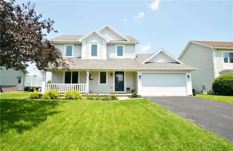 5762 Oatfield Dr, Farmington, NY 14425