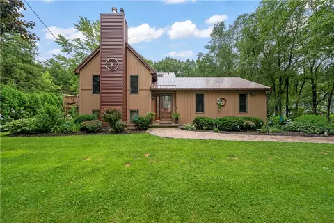 21 Dewey Ave, Clifton Springs, NY 14432