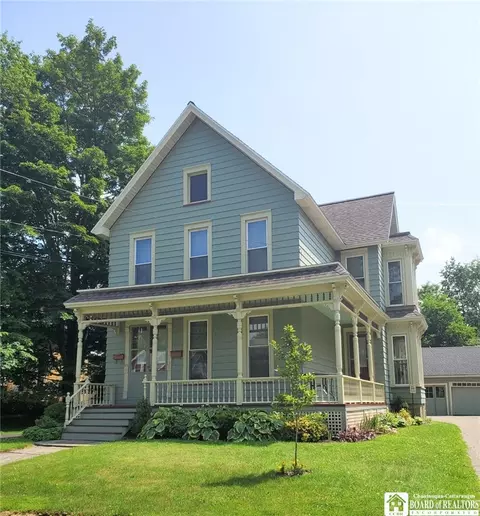 15 Cleveland Ave, Pomfret, NY 14063