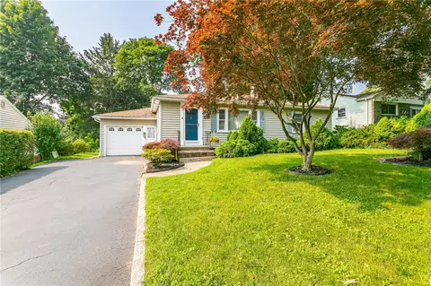 87 Highwood Rd, Irondequoit, NY 14609