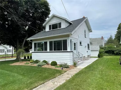 250 Stonewood Ave, Greece, NY 14616