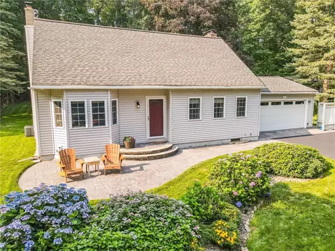 174 Dickinson Rd, Webster, NY 14580