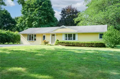 273 Woodruff Dr, Webster, NY 14580