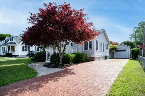 275 Strathmore Rd, Greece, NY 14612